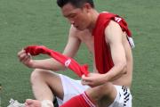 开云体育中国-运动员们在足球场上用青春展示着勇敢