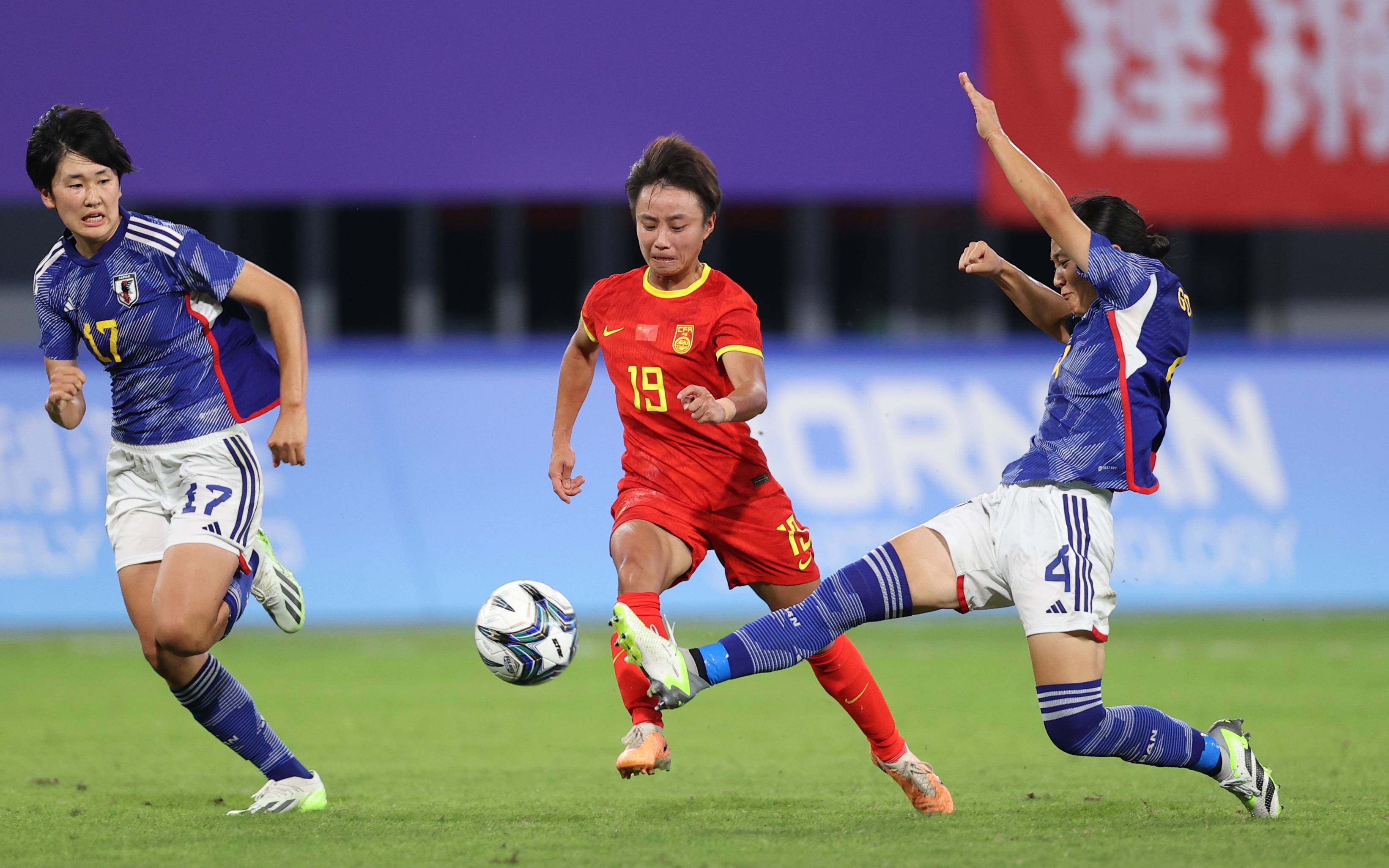 令人期待的国际赛场：女足国家队斗志昂扬的简单介绍