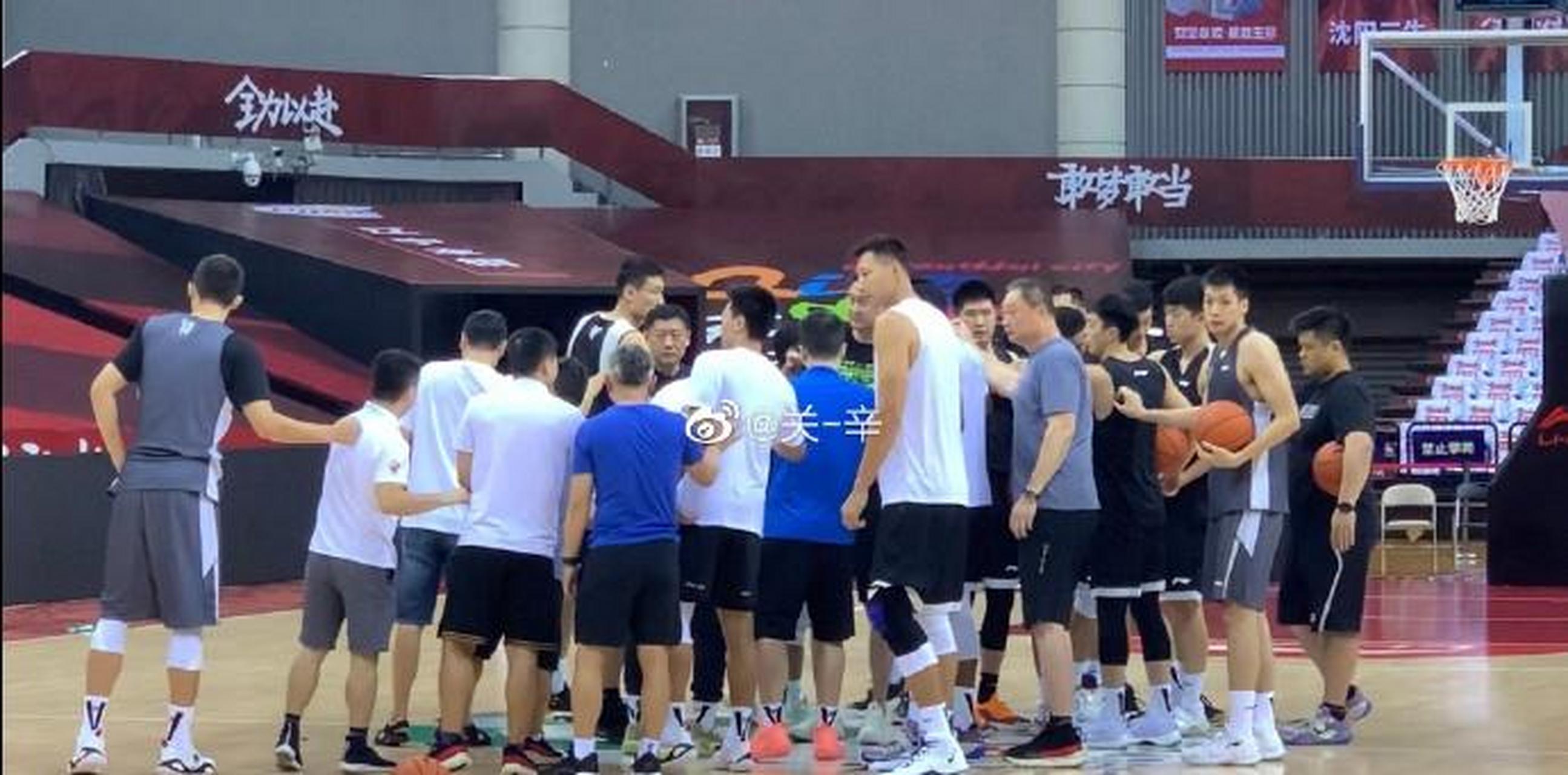 重庆队面对高手，全力备战争取胜利