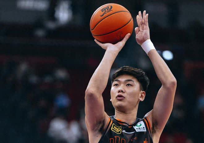 包含不来梅痛失领先优势，被亚琛逆转击败的词条