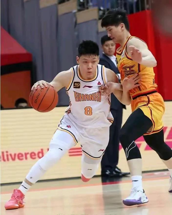中国篮球迎来冬日暖阳，CBA赛场闪耀
