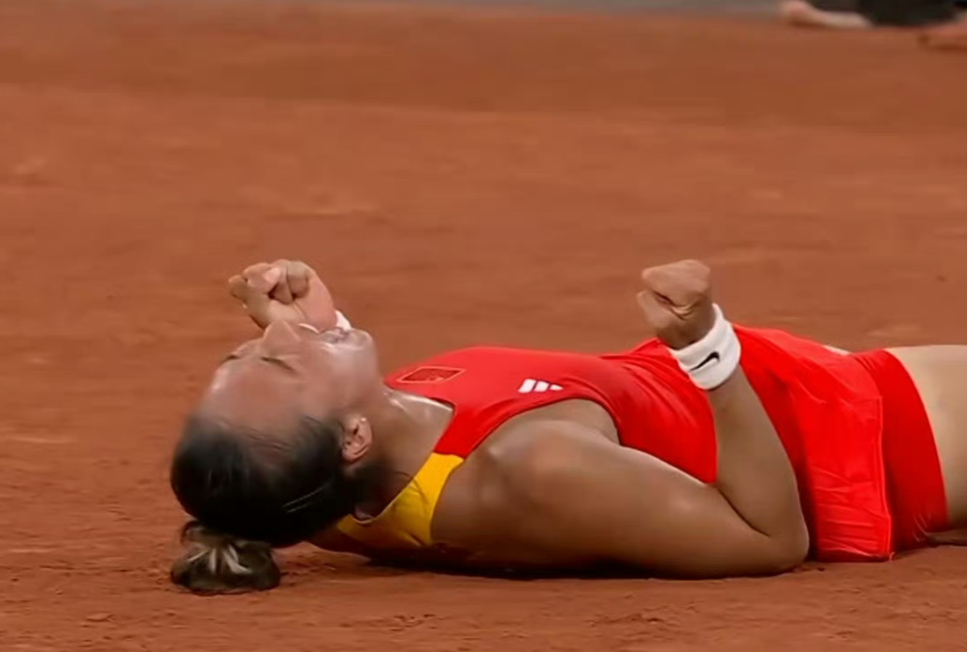 网球明星选手受伤退赛，引发热议