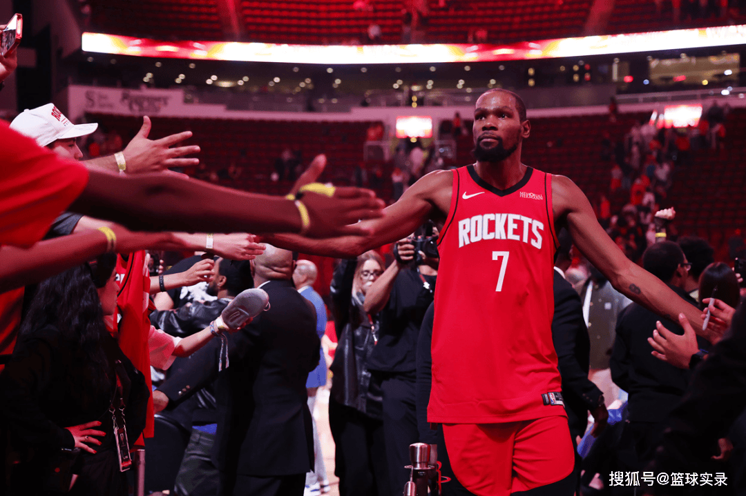 快船险胜尼克斯，杜兰特点燃赛场