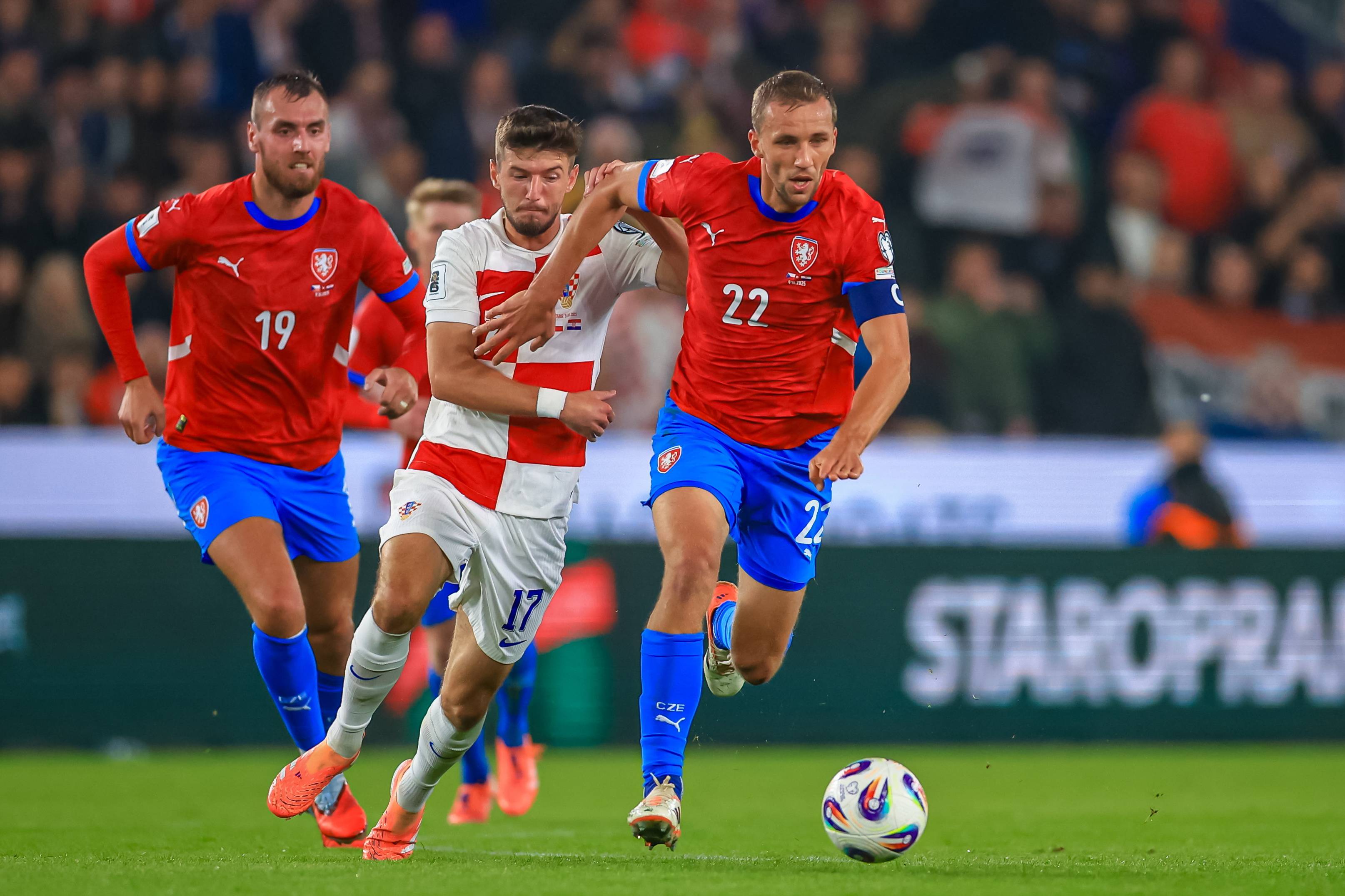 捷克队与克罗地亚间缠斗不分高下