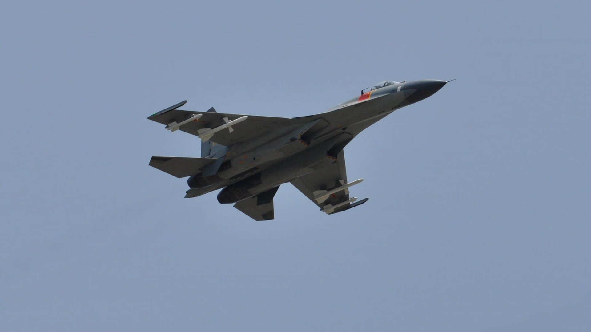 双拳破冰！伦纳德率马刺攻克纽约魔鬼主场，演绎沉默的王者征服