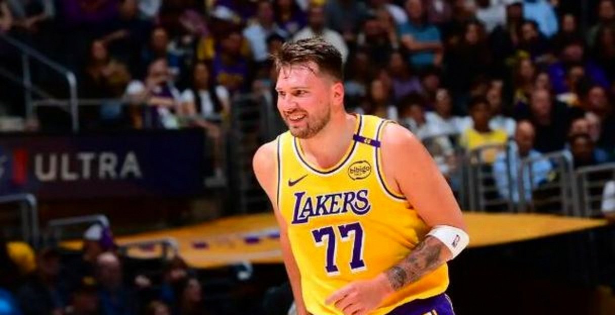 东契奇爆发，深圳队淘汰赛过关国王