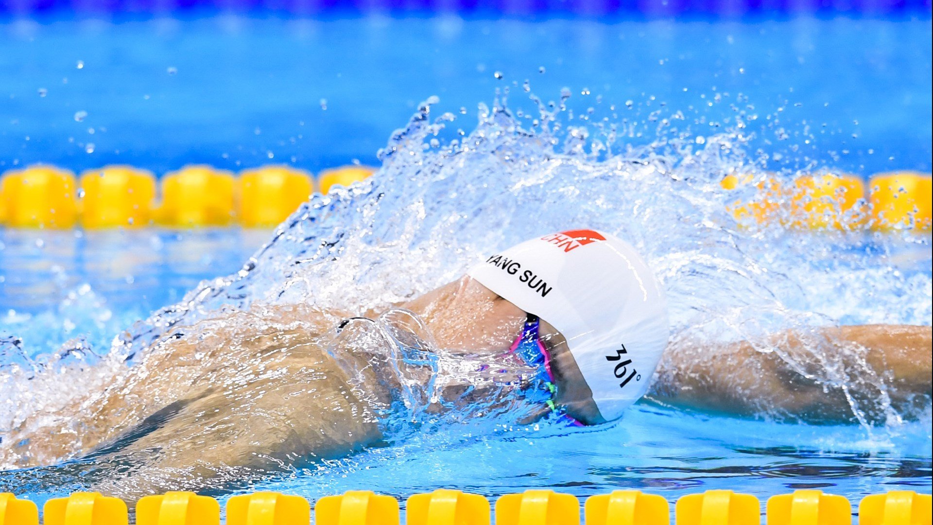 巅峰对决!阿克全场疯跑11公里,西班牙险胜瑞士晋级四强