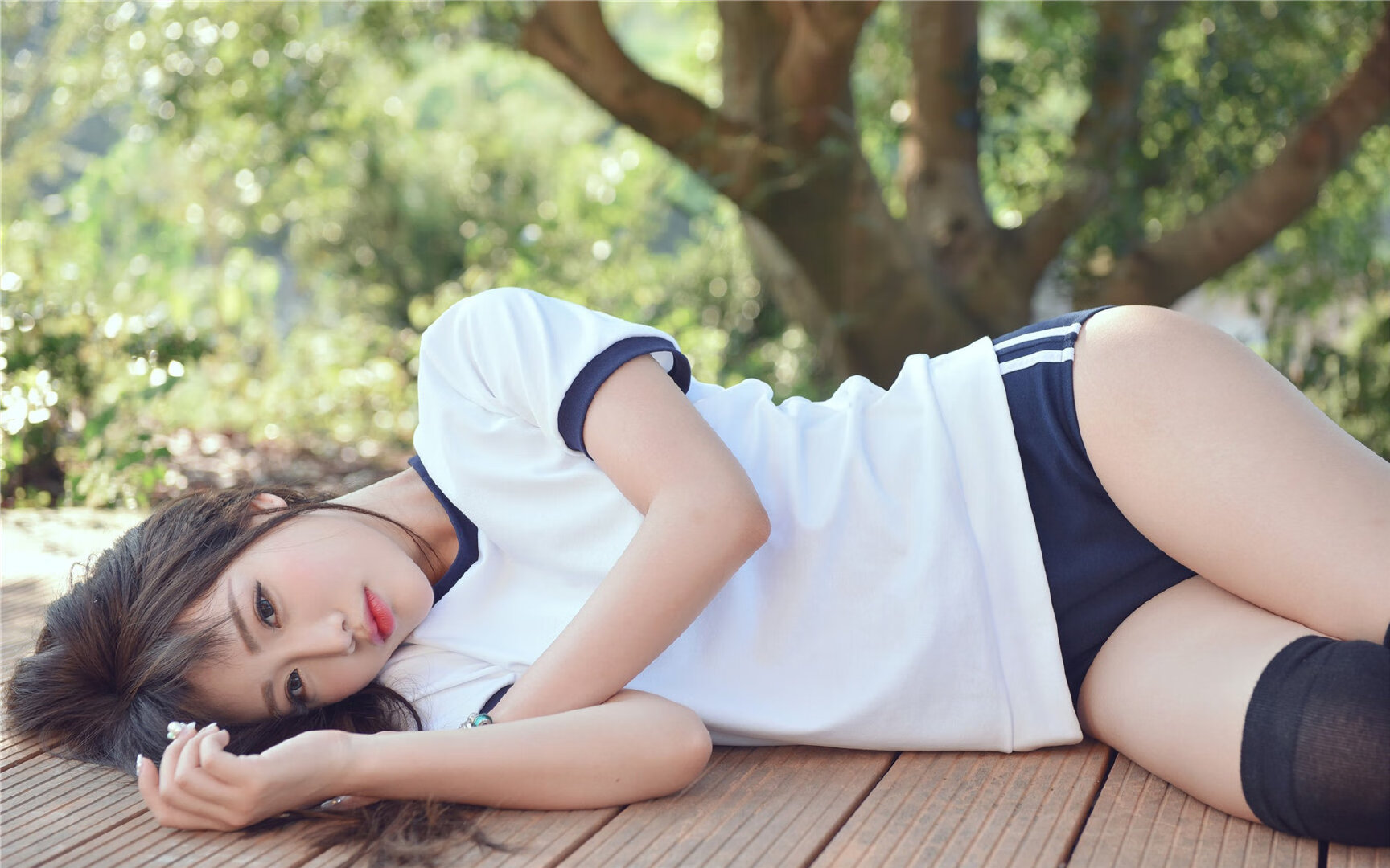 绝境绽放!克莱·汤普森在76人对阵尼克斯之战中,用沉默的愤怒完成救赎